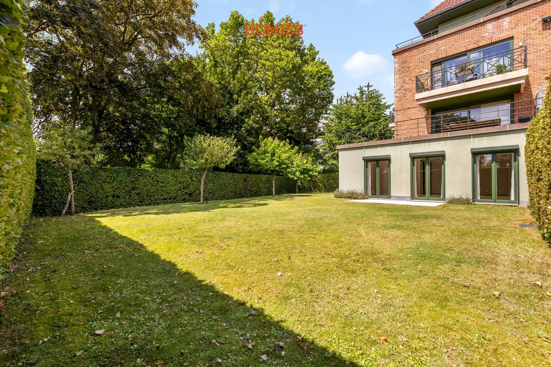 Ruim gelijkvloersappartement met zonnige privatieve tuin en veel privacy foto 17