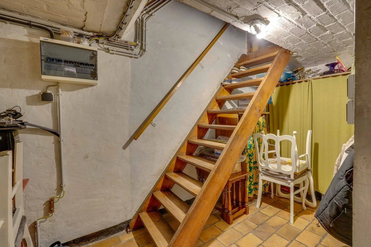 Ruime, te renoveren halfopen woning foto 24