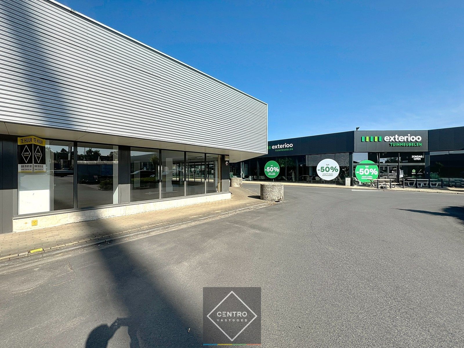 RUIME (± 450 m²) baanwinkel te huur in hét bruisende MAMMOETCENTER van Roeselare ! foto 2