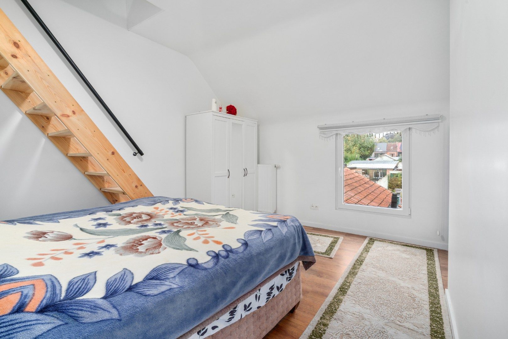 Instapklare stadswoning met ruime tuin foto 12