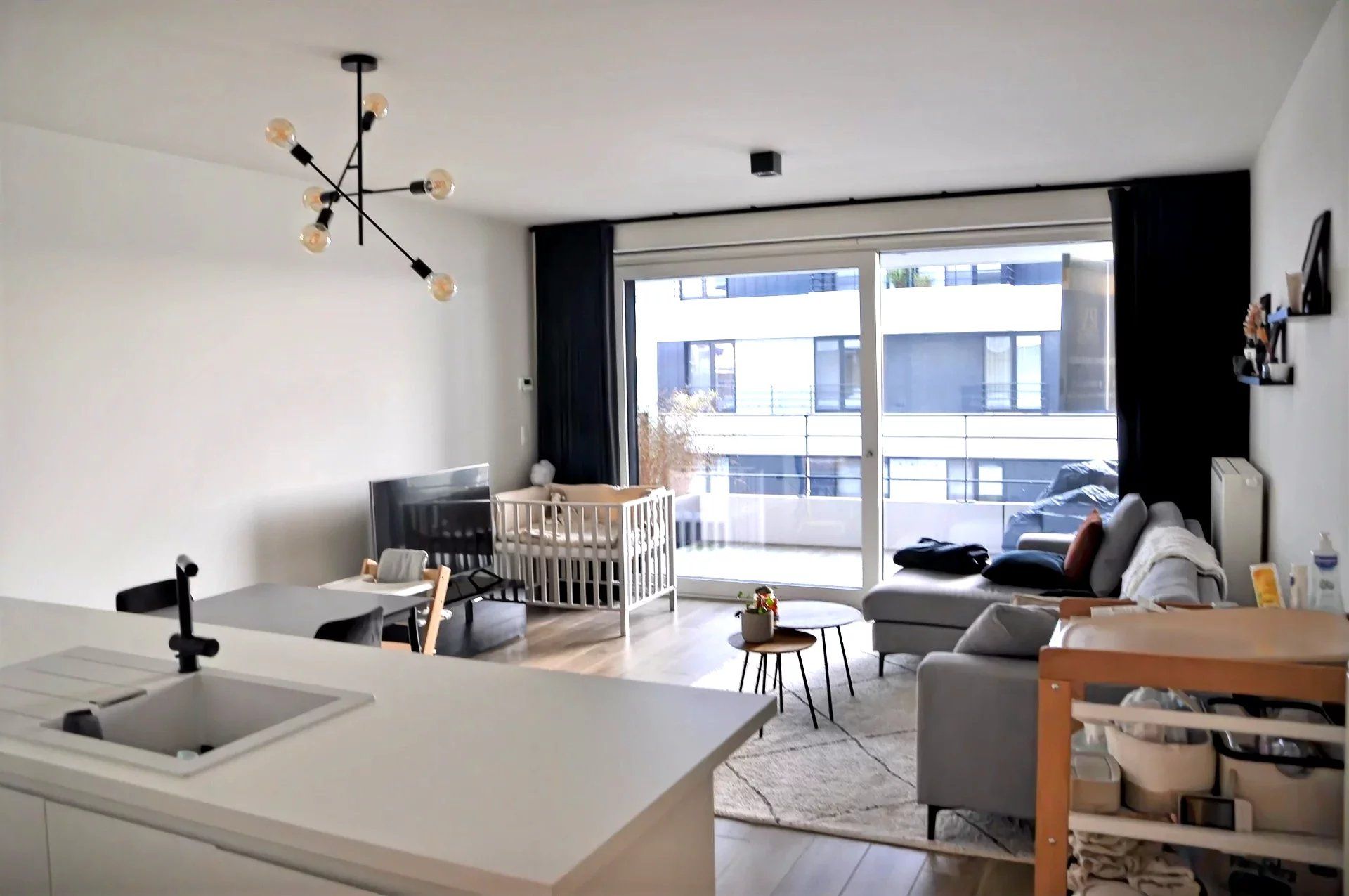 PRACHTIG EN RECENT APPARTEMENT VAN 88M² MET 2 SLPK'S EN 2 PARKINGS IN ZUIDZICHT foto 2
