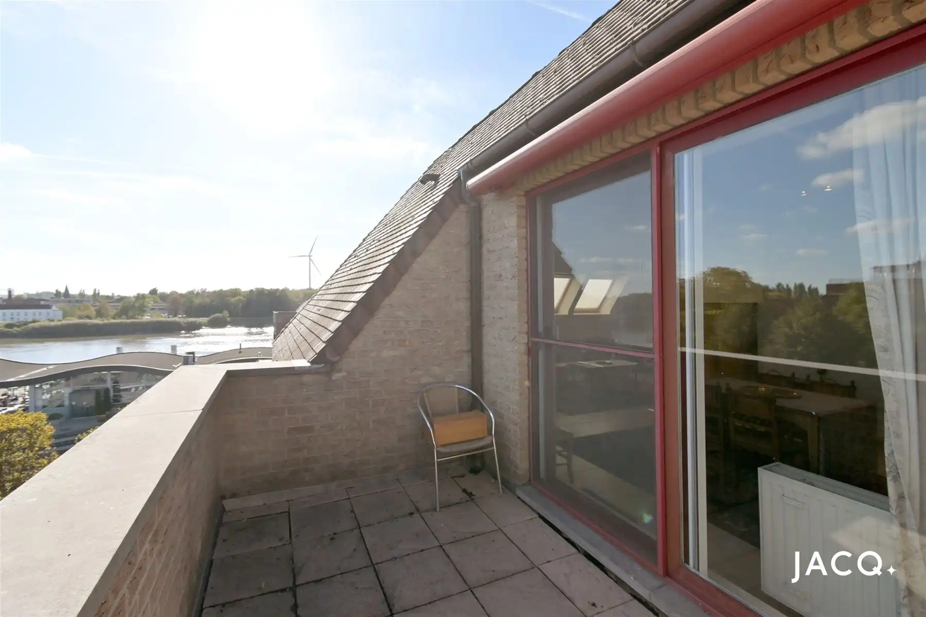 Instapklaar dakappartement met 2 à 3 slpk's, terras en mogelijk autostaanplaats! foto 21