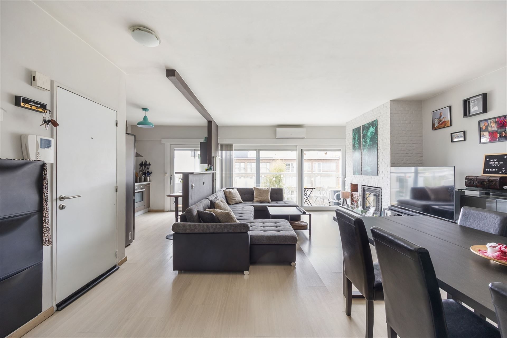 Appartement met Terras, Garage en Tuin in Neerlandwijk foto {{pictureIndex}}