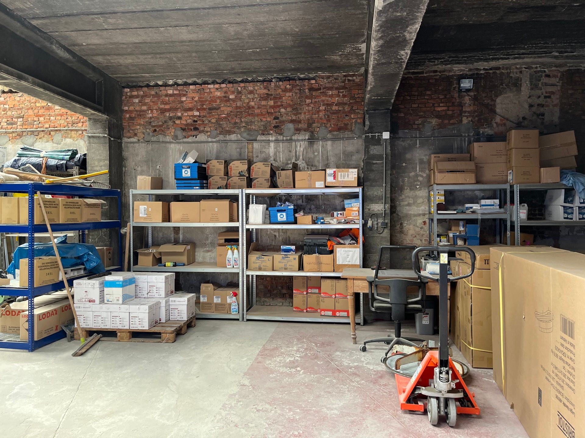 Afscheidbaar magazijn van 235m² op top ligging! foto 11
