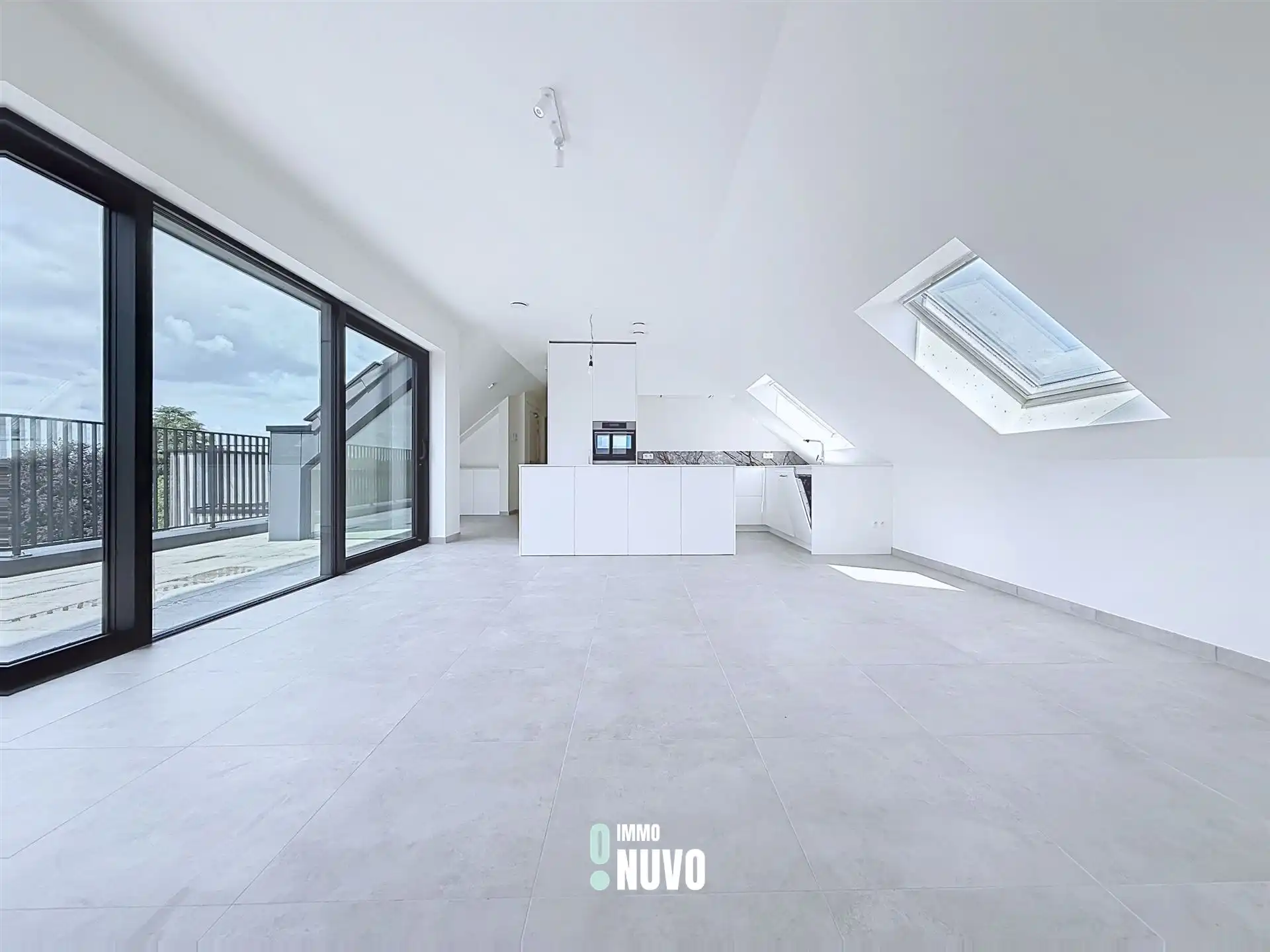 Stijlvol penthouse met 3 slaapkamers, bureau en ruim terras  foto 3