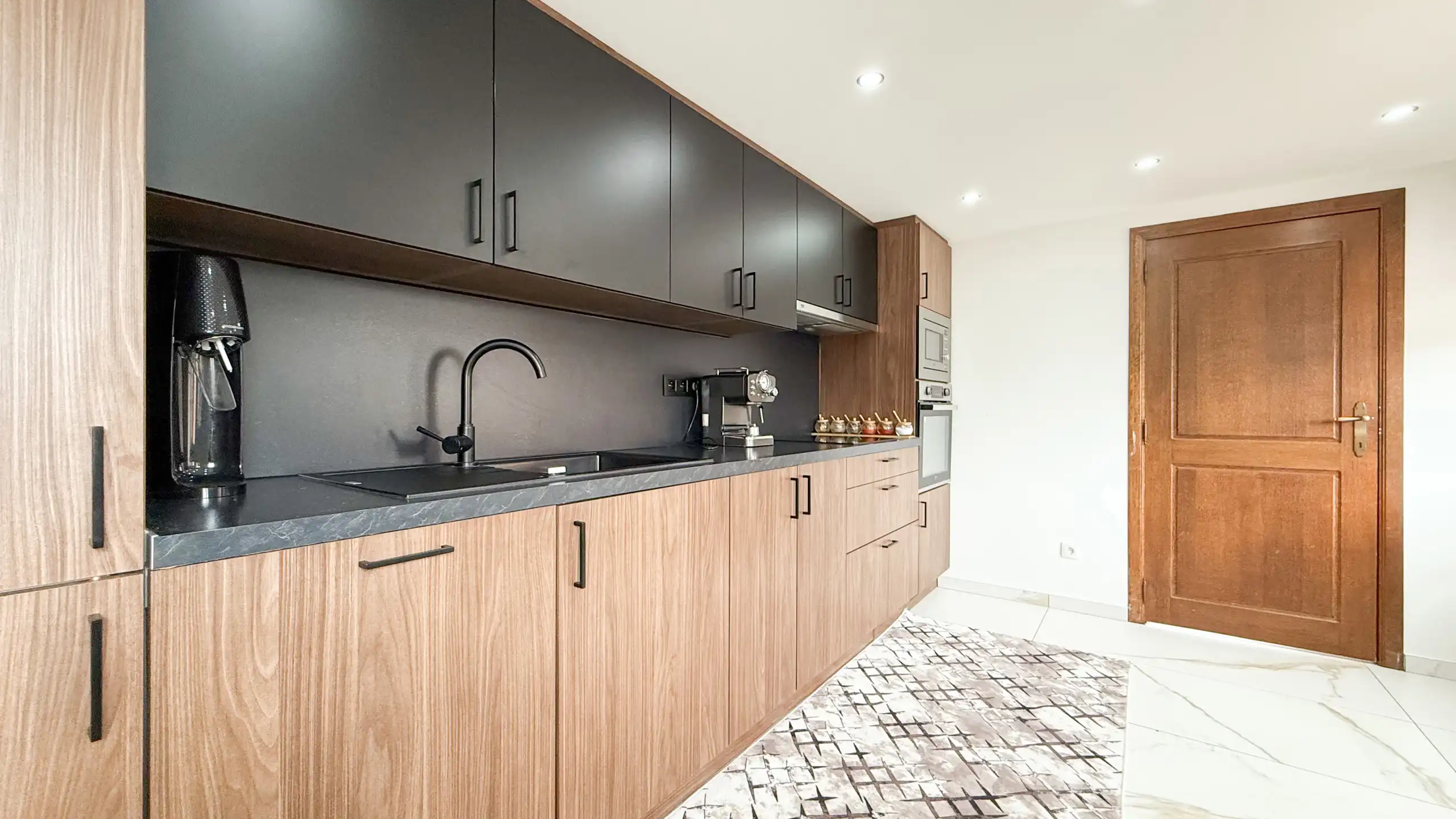 Volledig vernieuwde woning met 4 slp en uitstekende ligging! foto 12