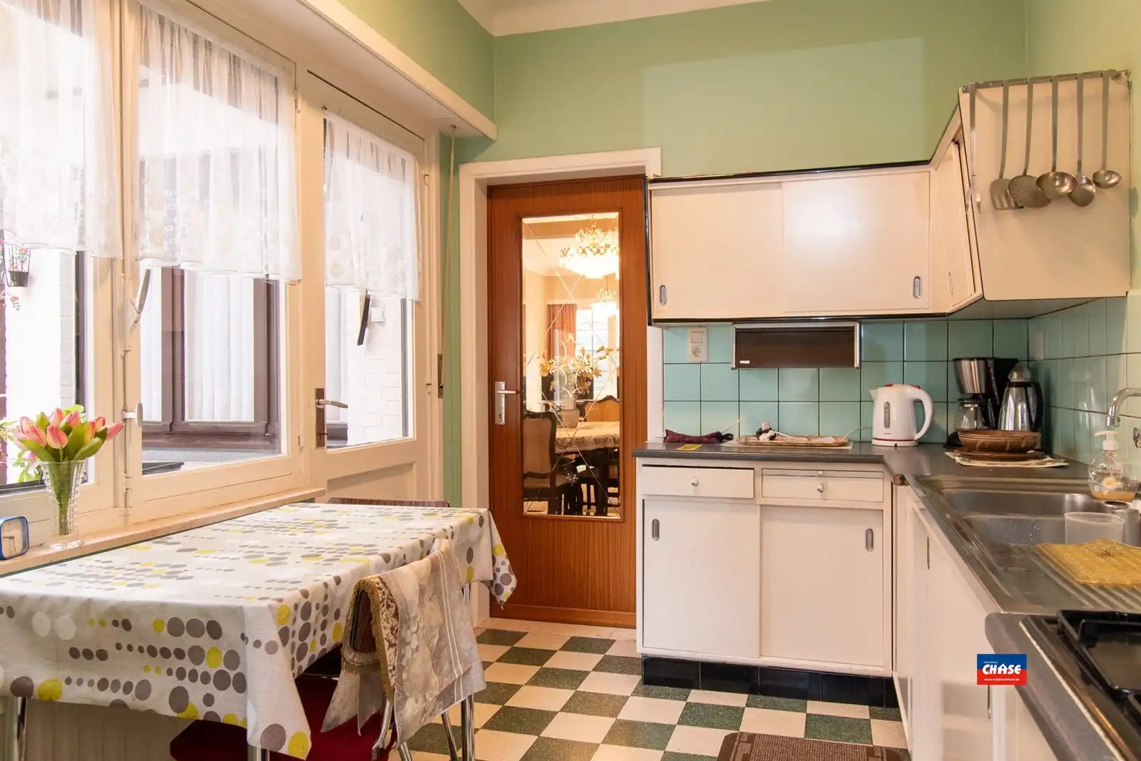 Charmante (op te frissen) rijwoning met 3 à 4 slaapkamers en prachtige tuin foto 9