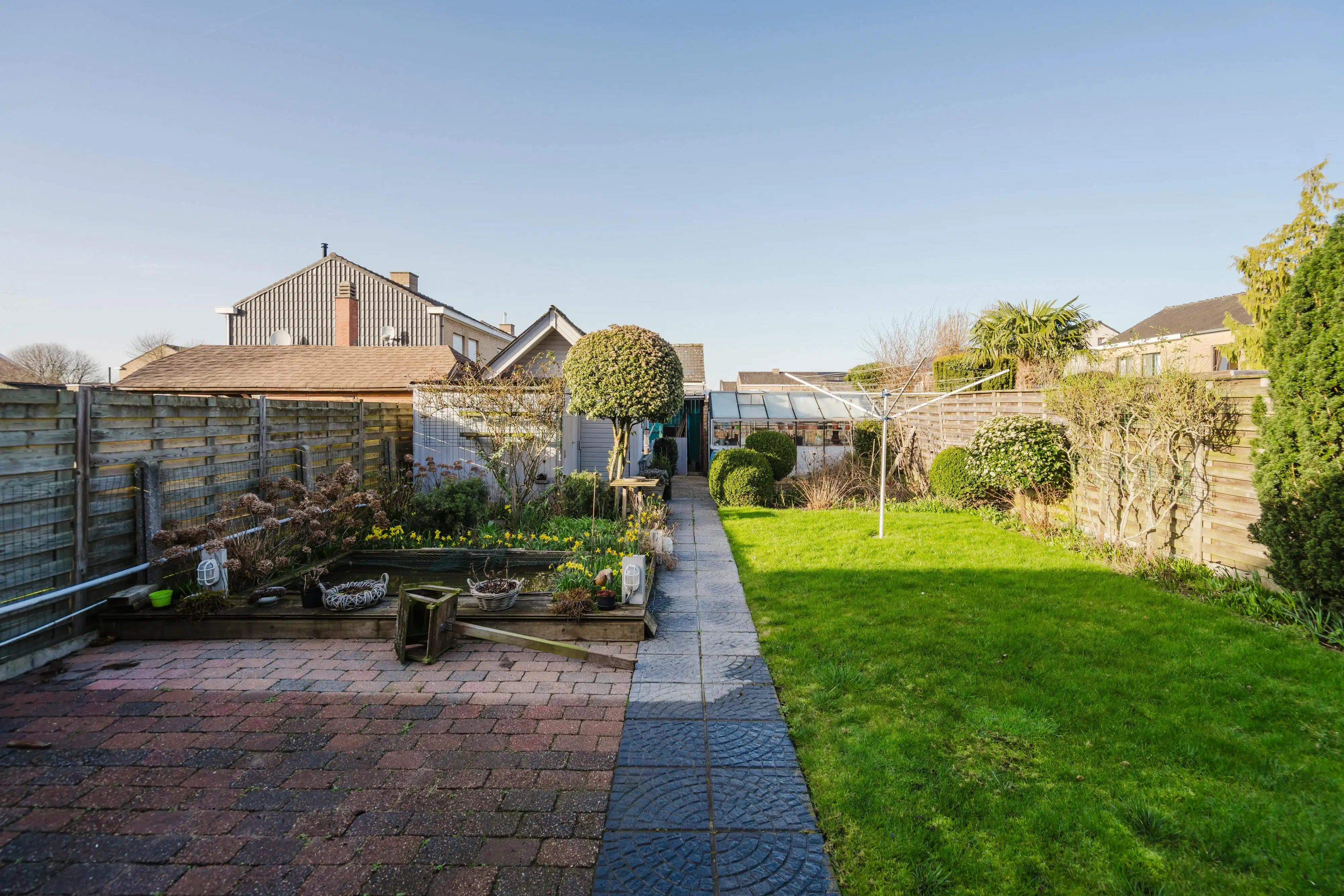 Gezinswoning met 3 slaapkamers te koop in rustige wijk te Lauwe!  foto 2