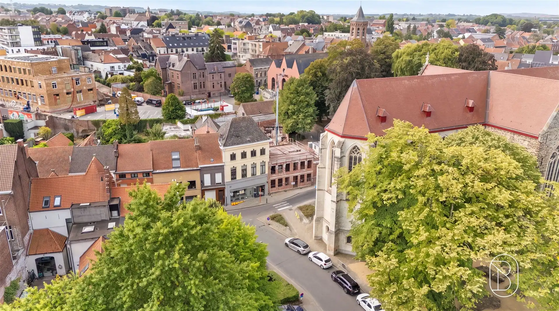 TOPgelegen herenwoning pal in het centrum foto 2