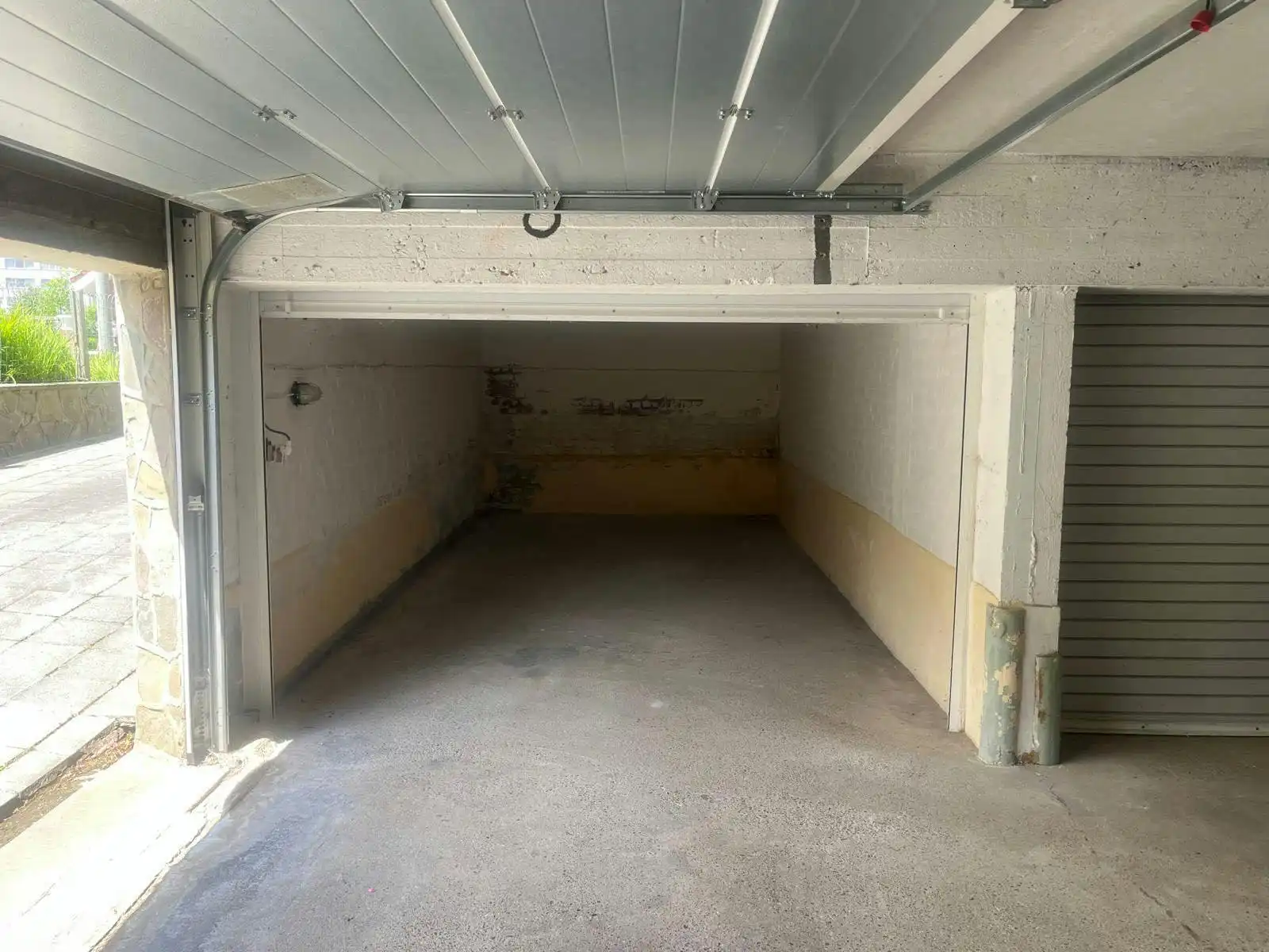 Garagebox te koop op centrale locatie aan Normandpark! foto 3