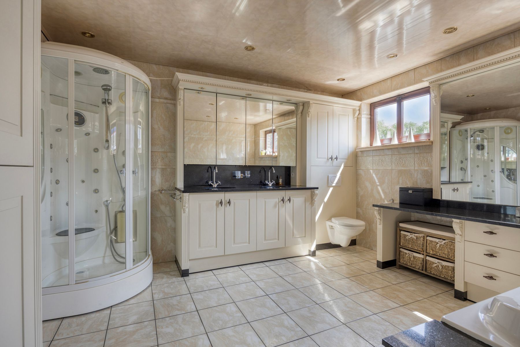Karaktervolle villa met veel mogelijkheden in Lommel! foto 17