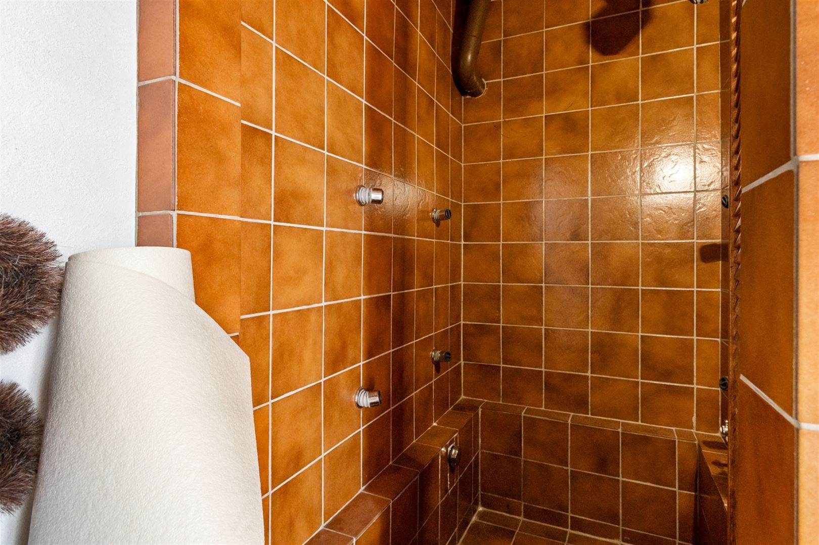 Ruime te renoveren woning in het gegeerde Ekeren-Donk. foto 10
