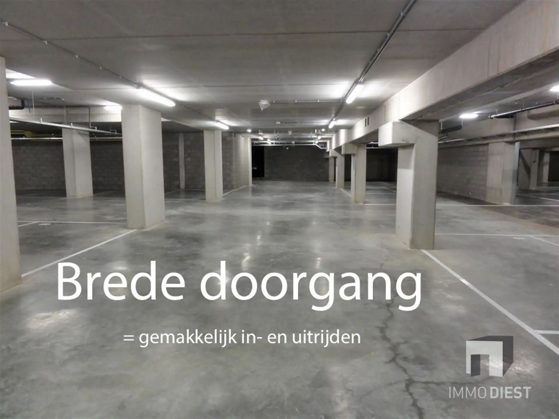 Zeer goed gelegen autostaanplaats te huur foto 3