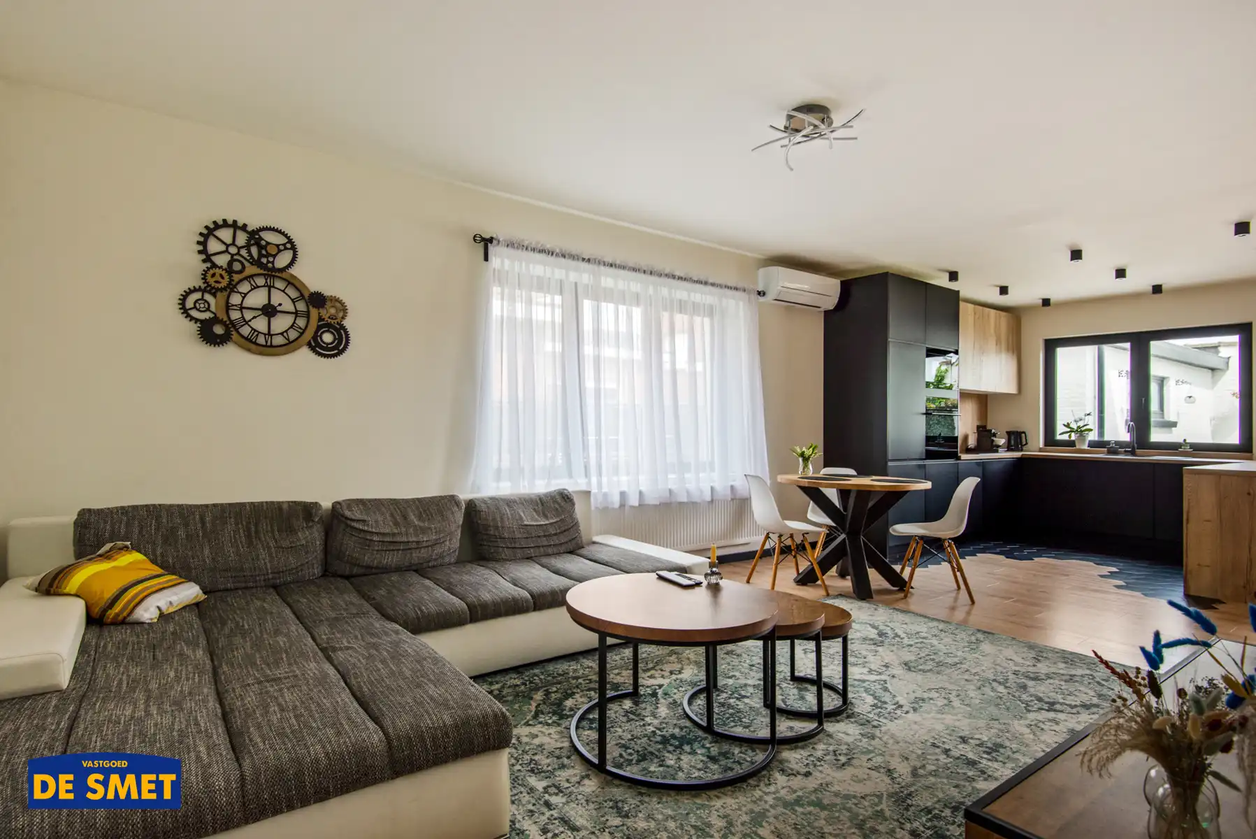 Luxueuze, volledig vernieuwde HOB met tuin en garage + oprit foto 2