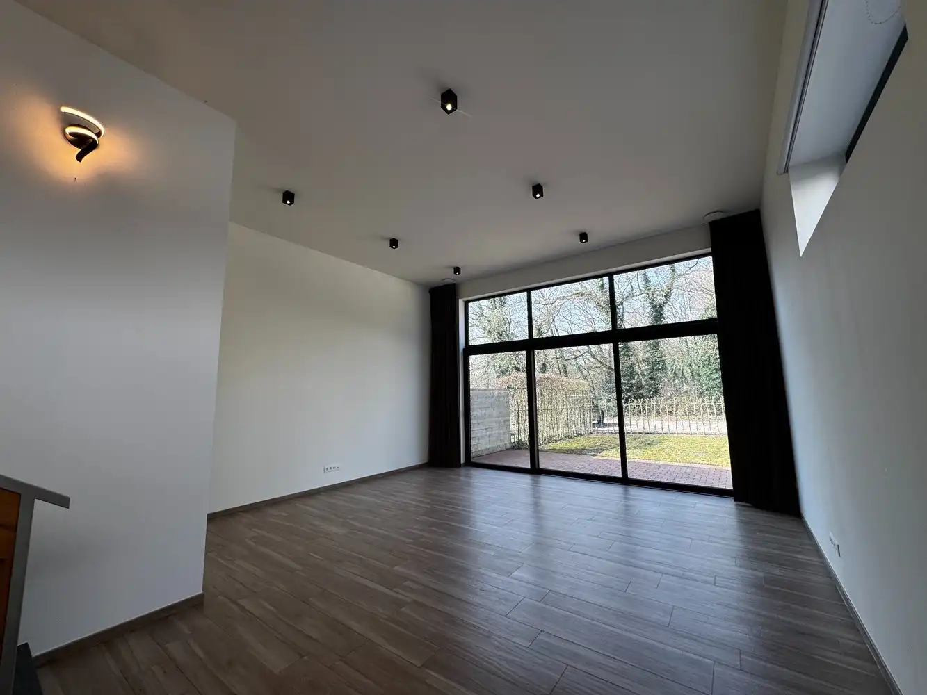 Architecturale woning met unieke split-level leefruimte in het groene Wiemesmeer foto 7