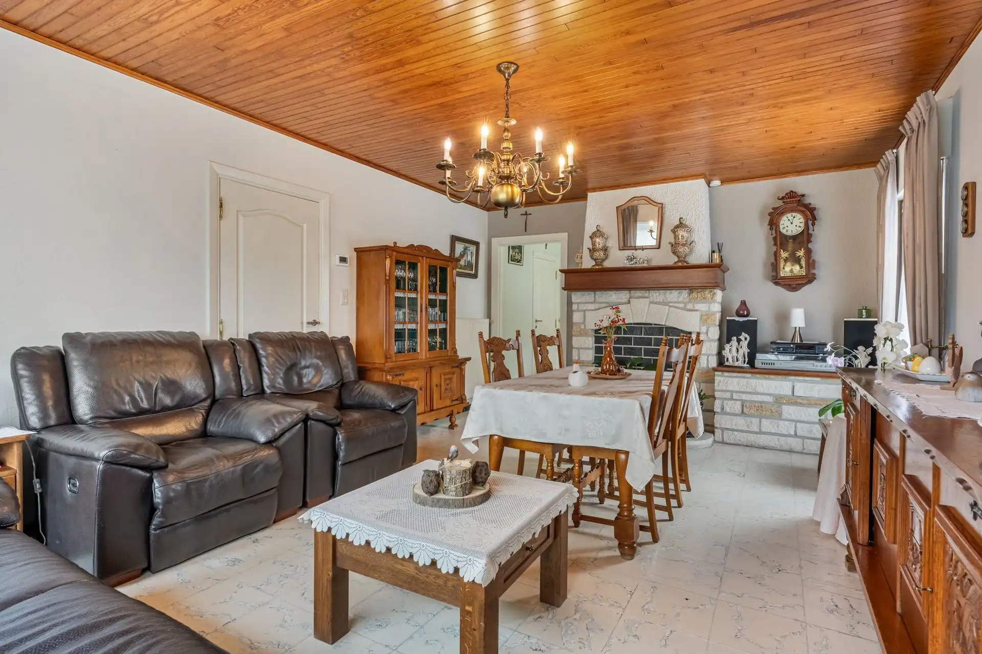 Vrijstaande eengezinswoning met bijhorende gronden foto 14