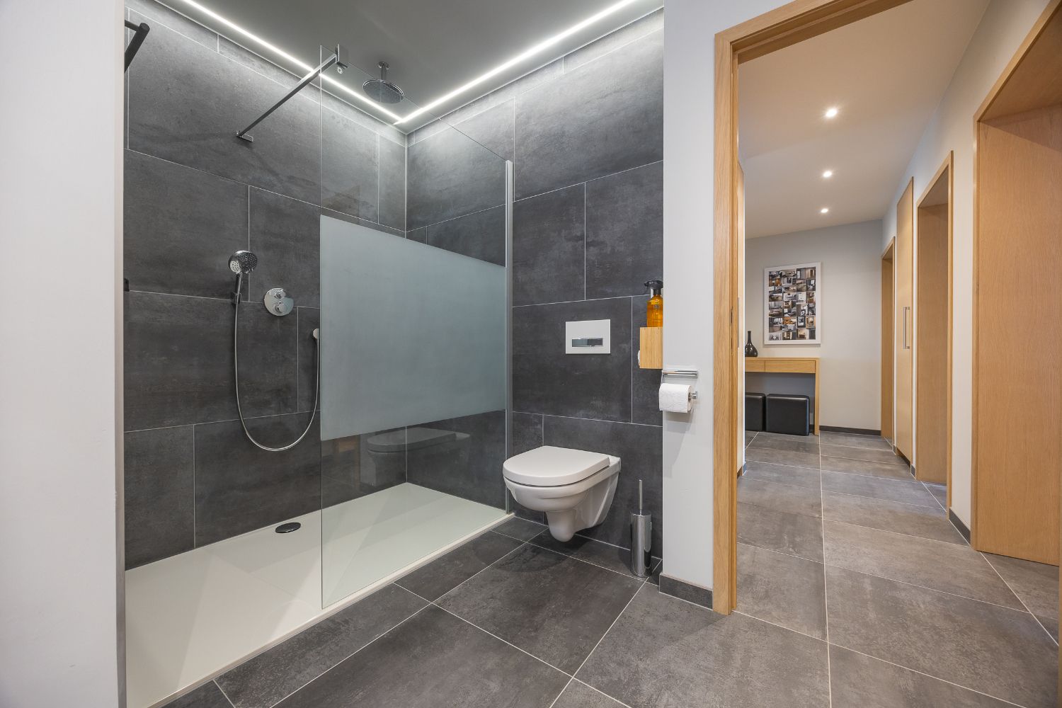 Gerenoveerd 2-slaapkamer appartement met inpandige garage in hartje Oostende foto 22