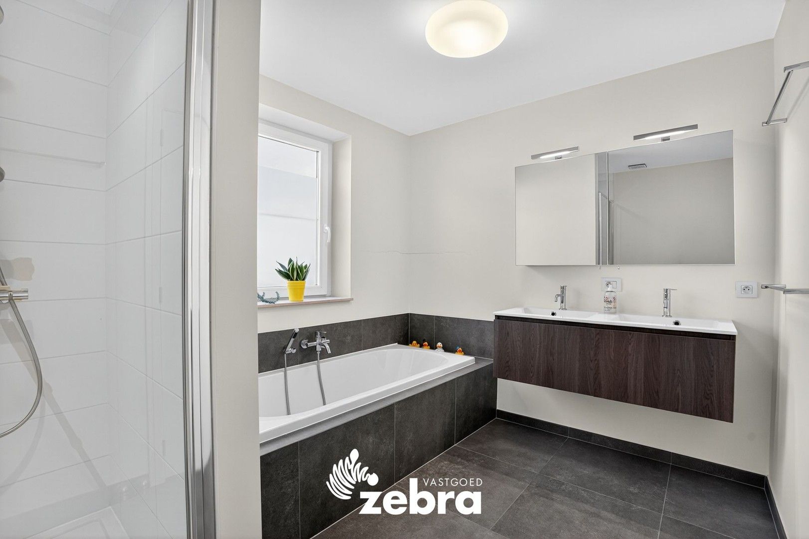 Instapklare woning met 4 SLK, 2 BADK en GARAGE! foto 20