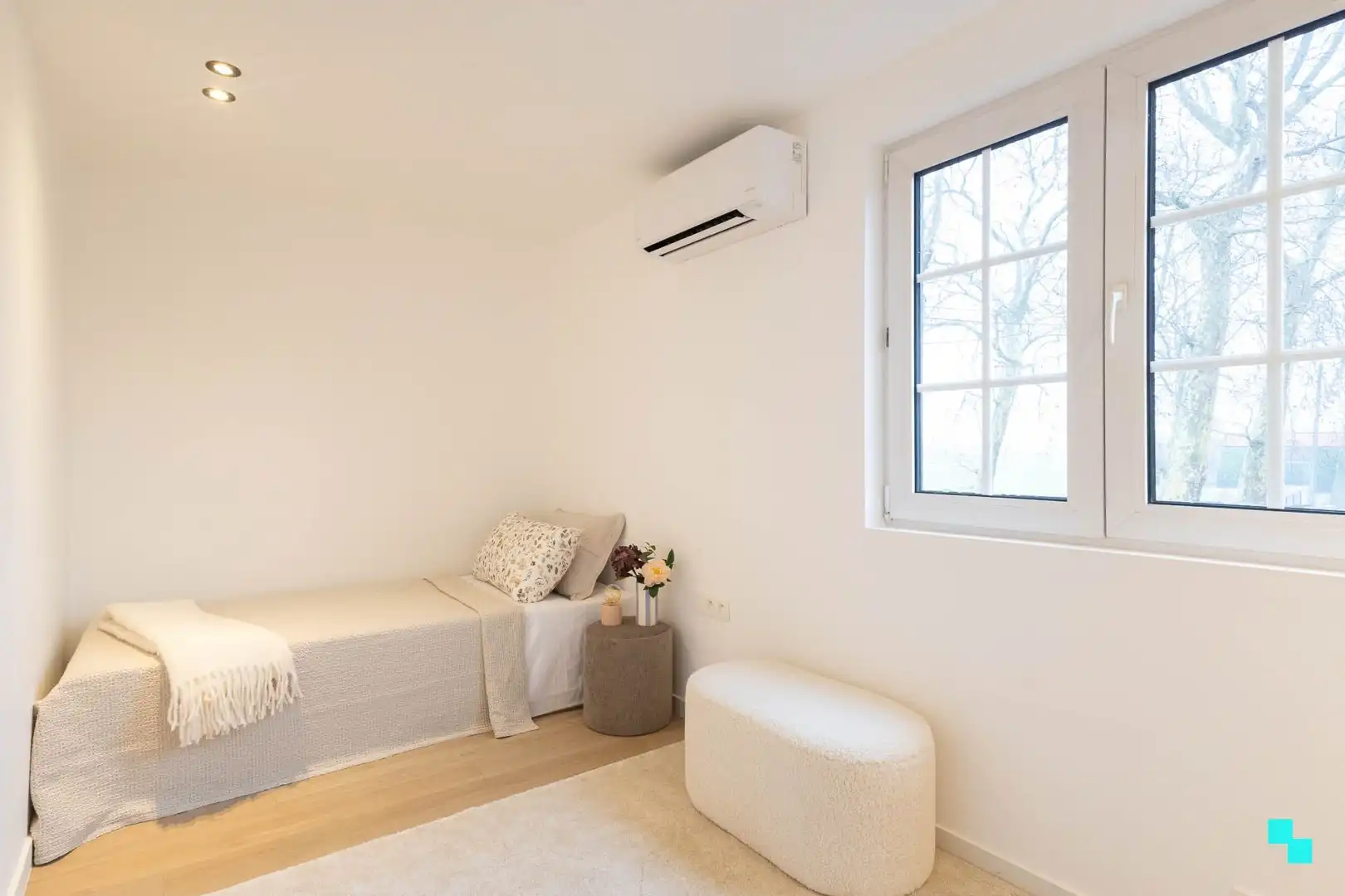 Volledig gerenoveerde woning met zicht op de velden foto 20