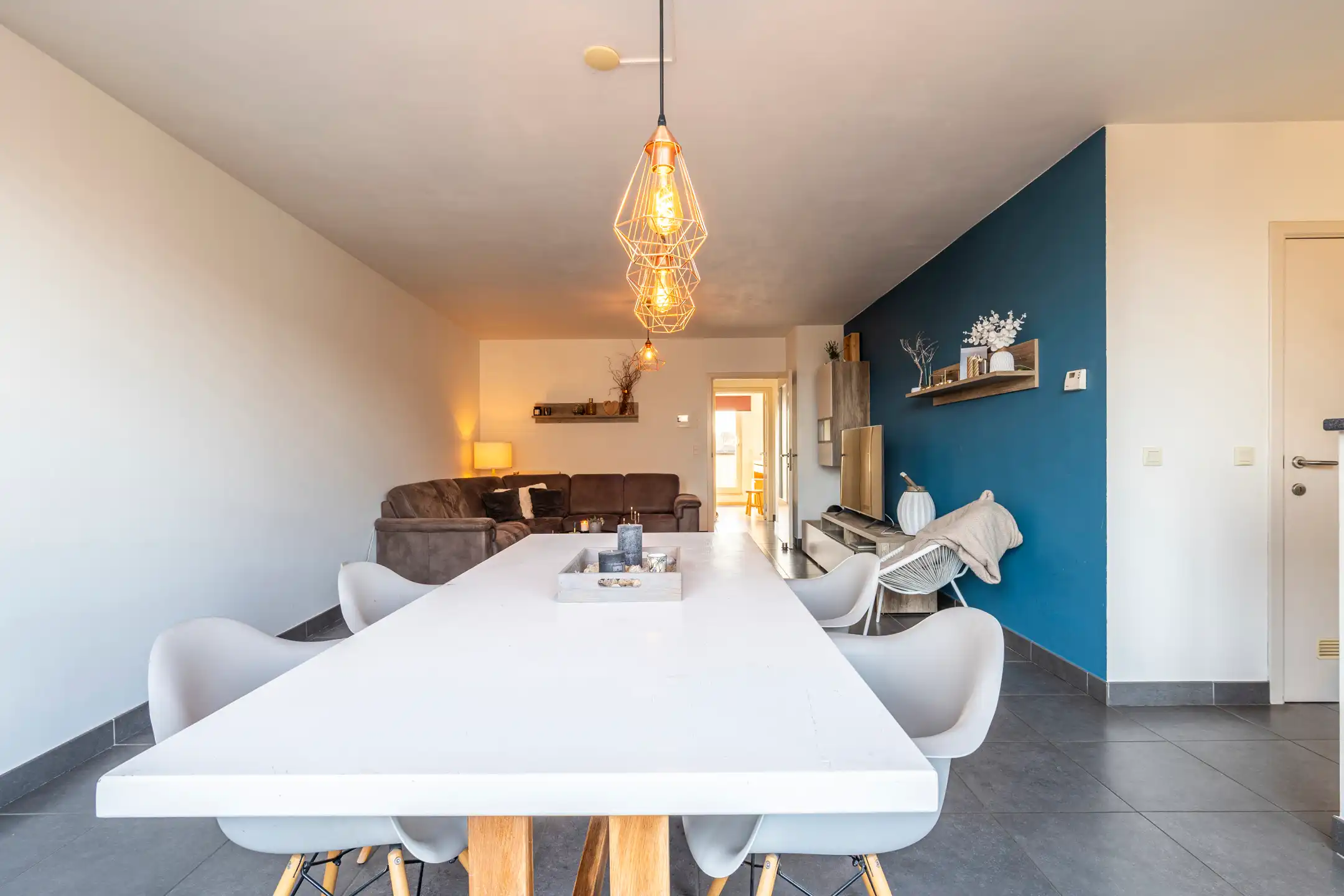 Uitstekend 2 slpk. appartement met kelderberging en private garage foto 6