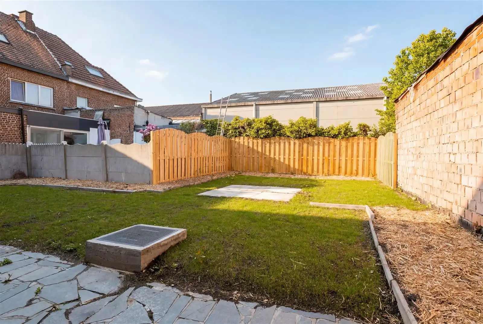 Volledig vernieuwde villa met 3 slaapkamers, tuin en garage! foto 6