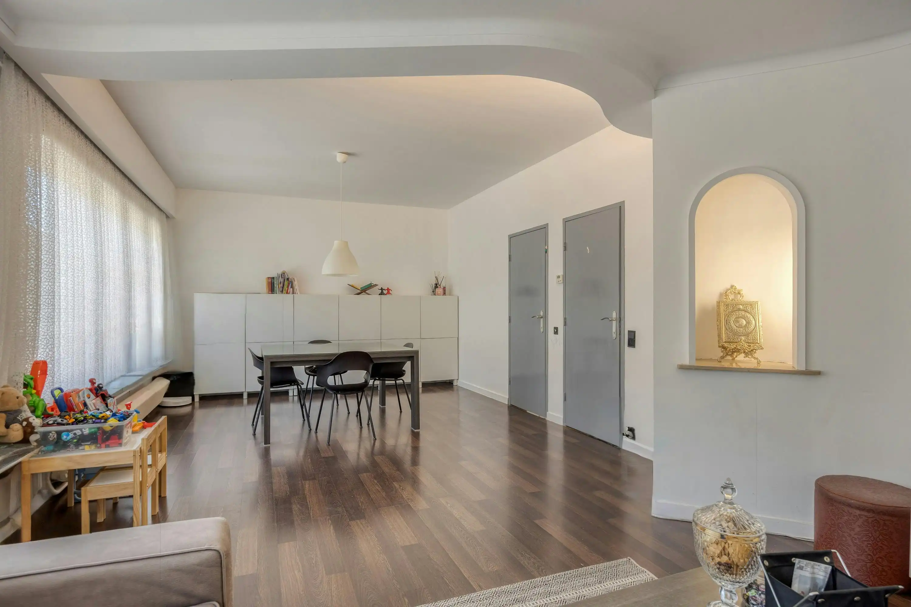 Huis met 5 slaapkamers, tuin en 2 garages te koop in 2020 Antwerpen foto 4
