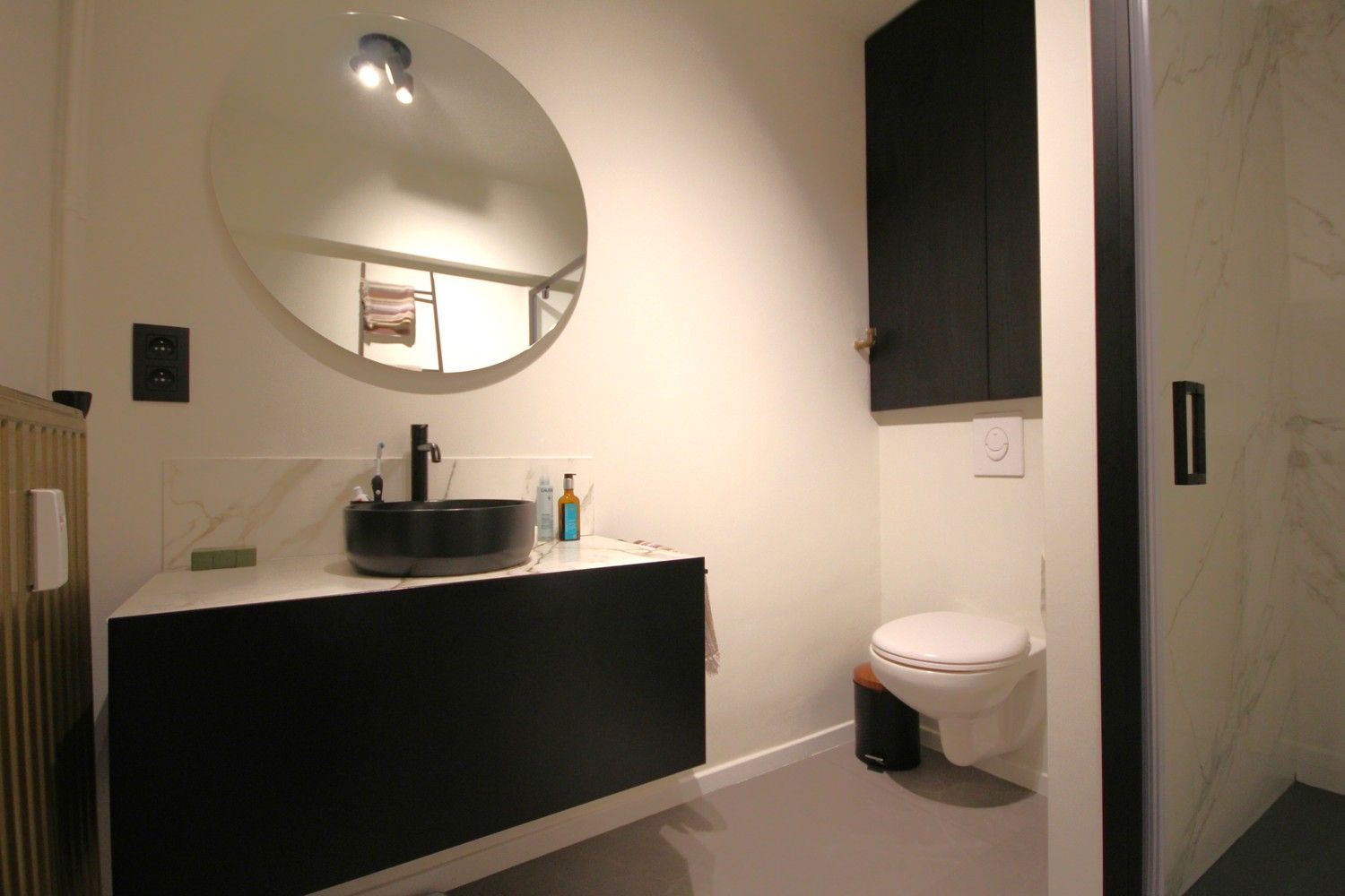 Vernieuwd appartement met 2 slaapkamers, garage en kelder in het centrum foto 12