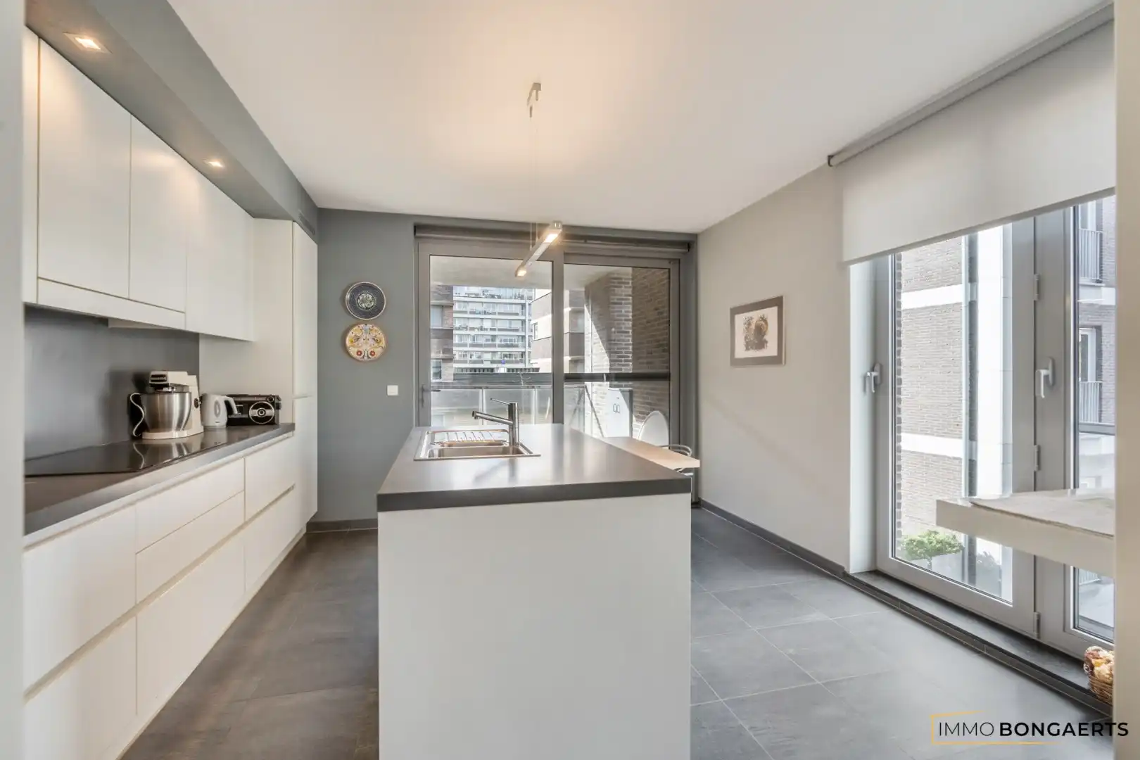 Ruim appartement met zicht op het stadsplein in het centrum van Genk foto 13