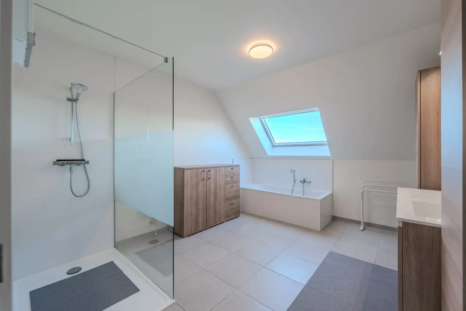 Kwaliteitsvolle recente woning (2022) met landelijk zicht foto 9