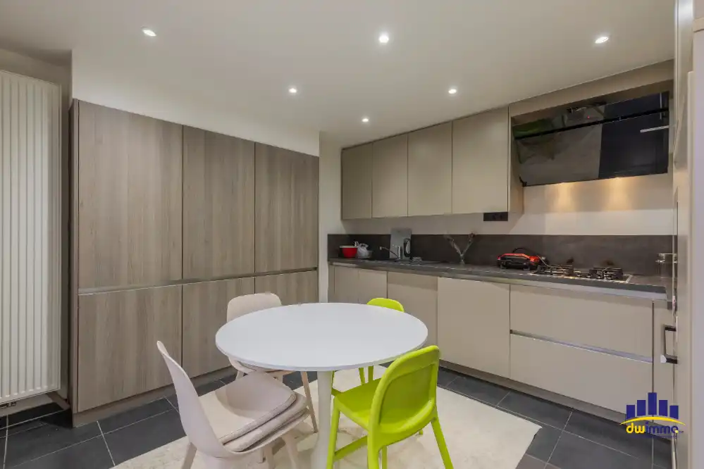 Instapklare, volledig gerenoveerde woning met 4 slaapkamers & ruime tuin met bijgebouw in Evergem foto 9