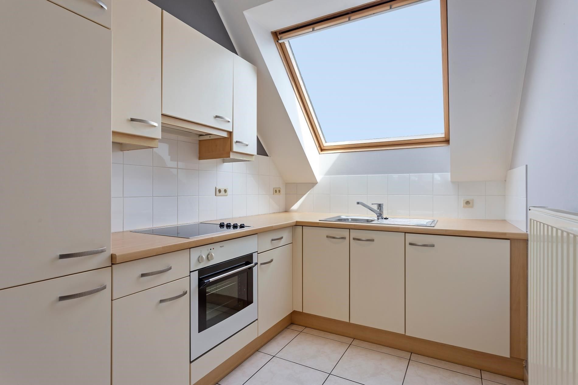 Aangenaam en luchtig appartement met 1 slaapkamer, terras & autostandplaats in ondergrondse garage in hartje Hoeselt foto 12