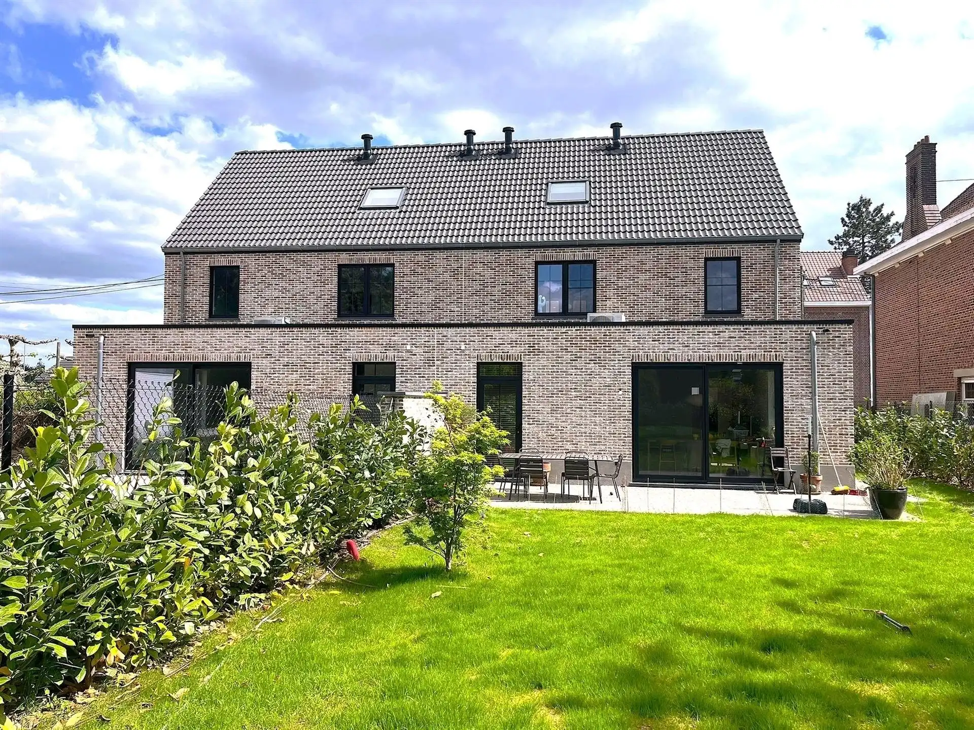 Nieuwbouw woning nabij centrum foto 2