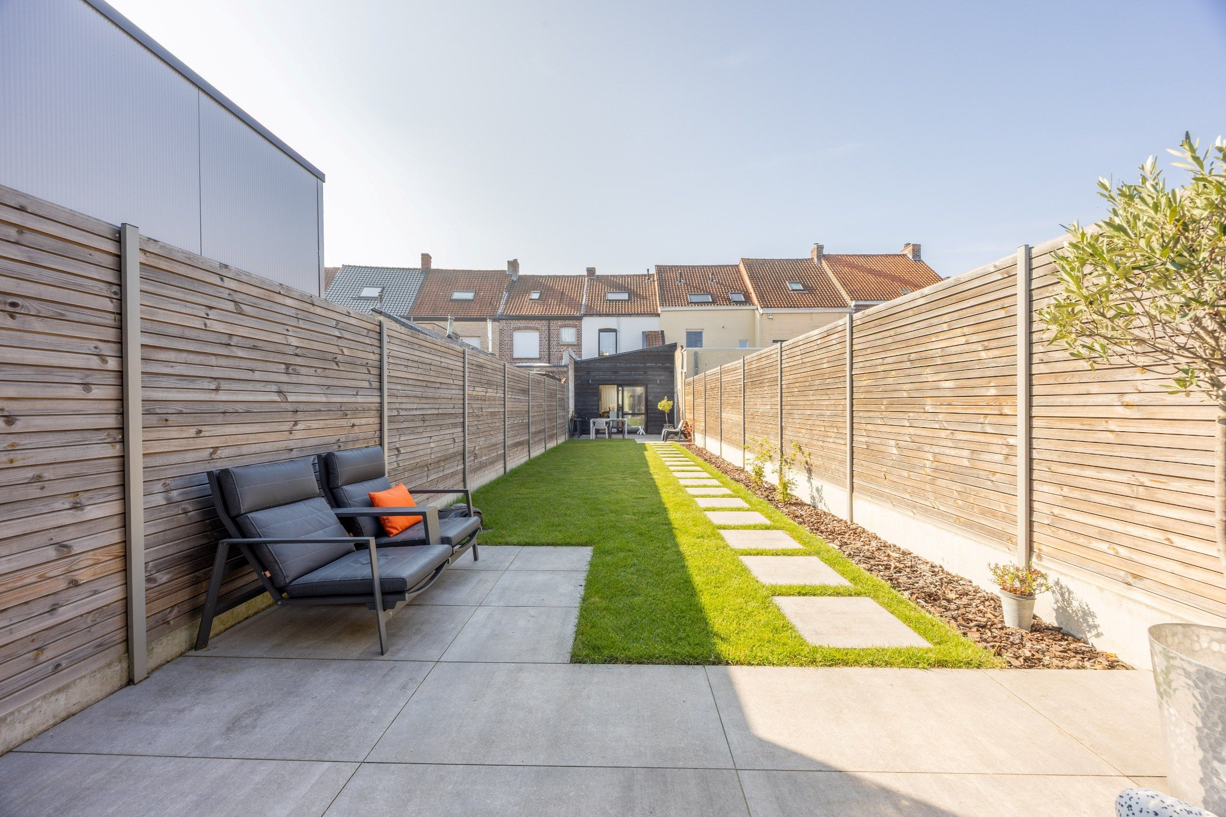 GERENOVEERDE WONING MET TUIN EN UITWEG foto 15
