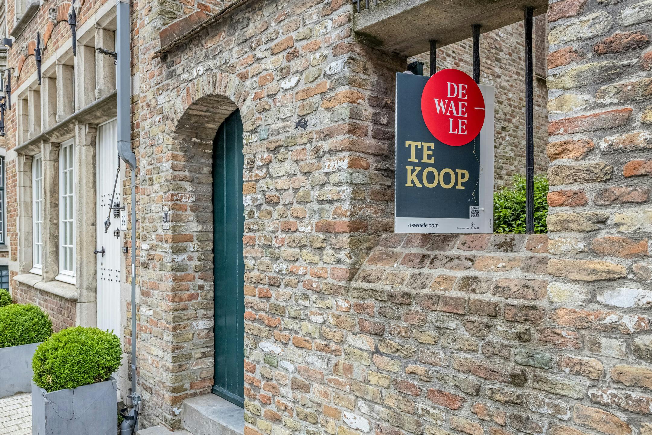 Karaktervol herenhuis met houten gevel te koop in Brugge foto 9