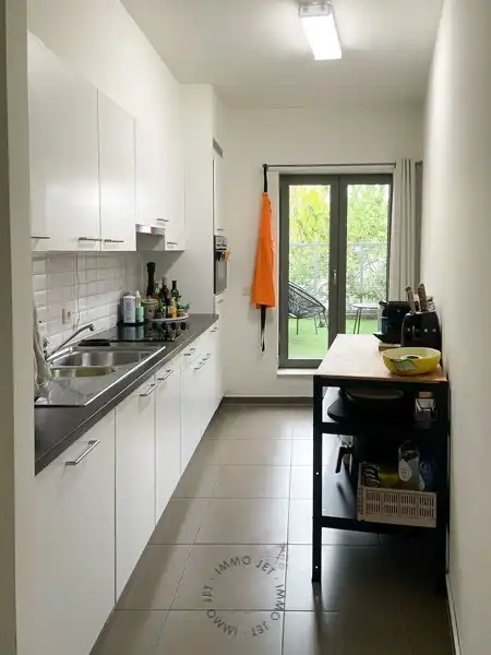 Perfect gelegen, recent appartement met twee slaapkamers foto 5