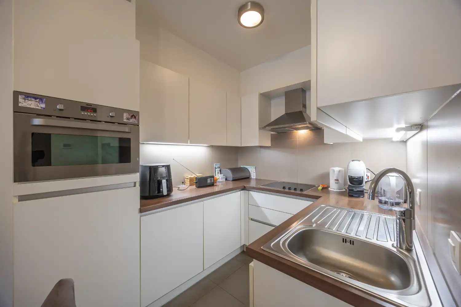 Instapklaar gelijkvloers appartement met 2 slaapkamers en ruim terras in het centrum van Middelkerke foto 8
