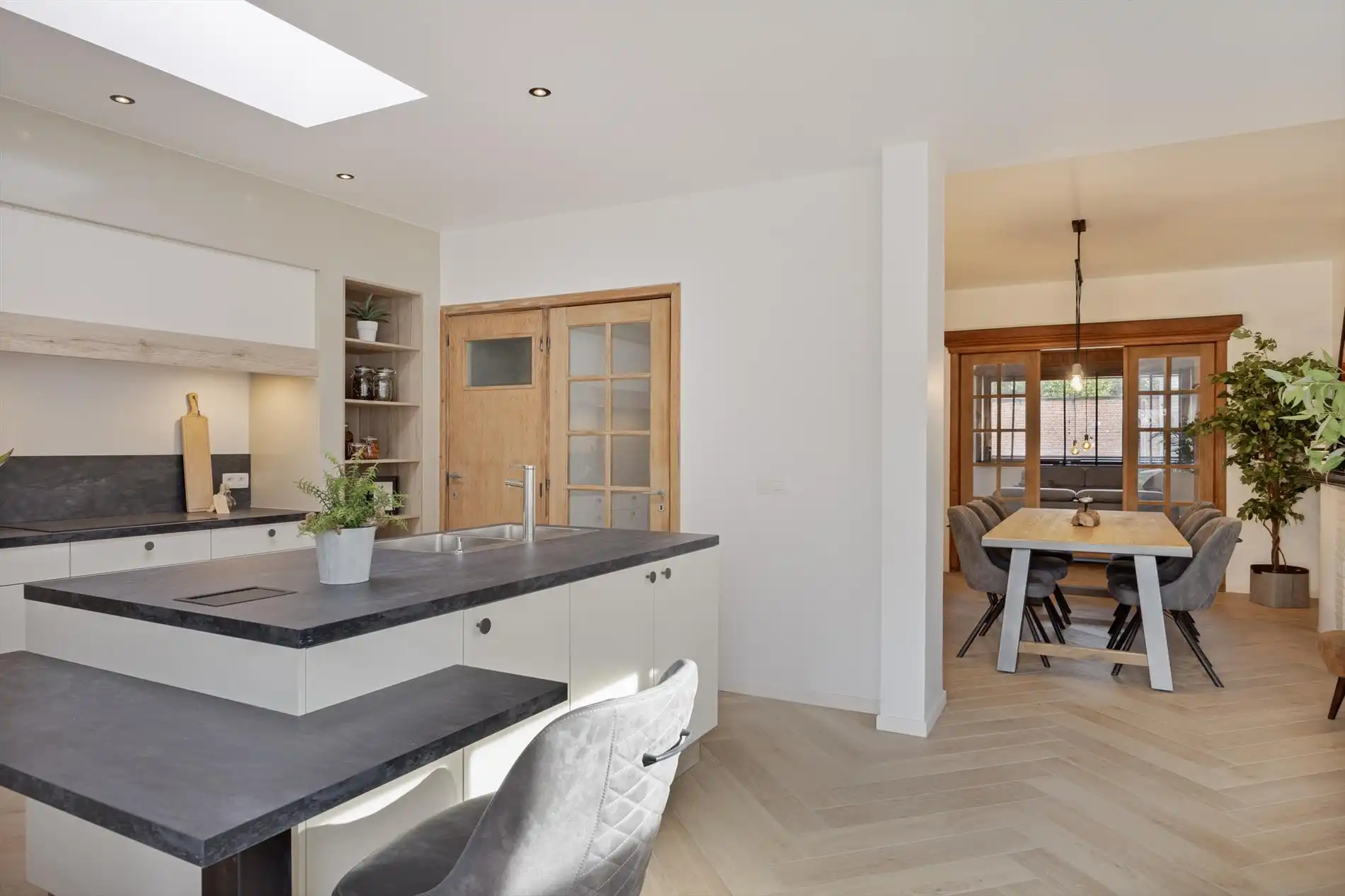 Gerenoveerde woning met 4/5 slaapkamers en ruim bijgebouw in het centrum van Olmen ! foto 9