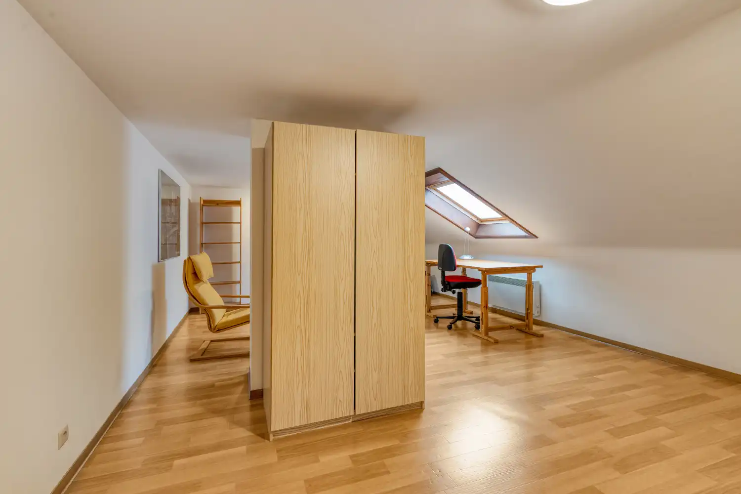 Appartement met zonnig terras, ruime zolderkamer en prachtig zicht! foto 11