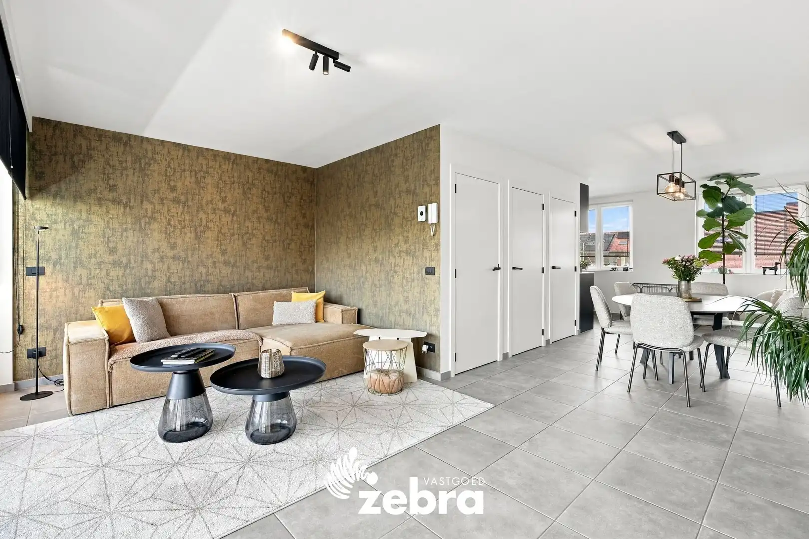 Lichtrijke bel-etage met terras en ruime garage in Assebroek! foto 7