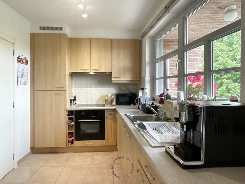 Mooi appartement aan het kerkplein van Melsele met twee slaapkamers en terras foto 5