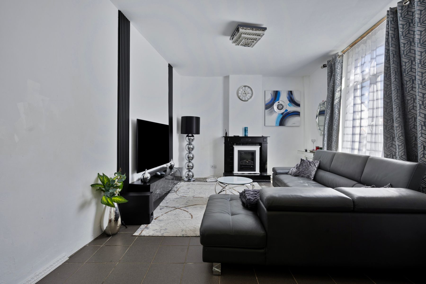 Instapklare halfopen bebouwing met vijf slaapkamers foto 5