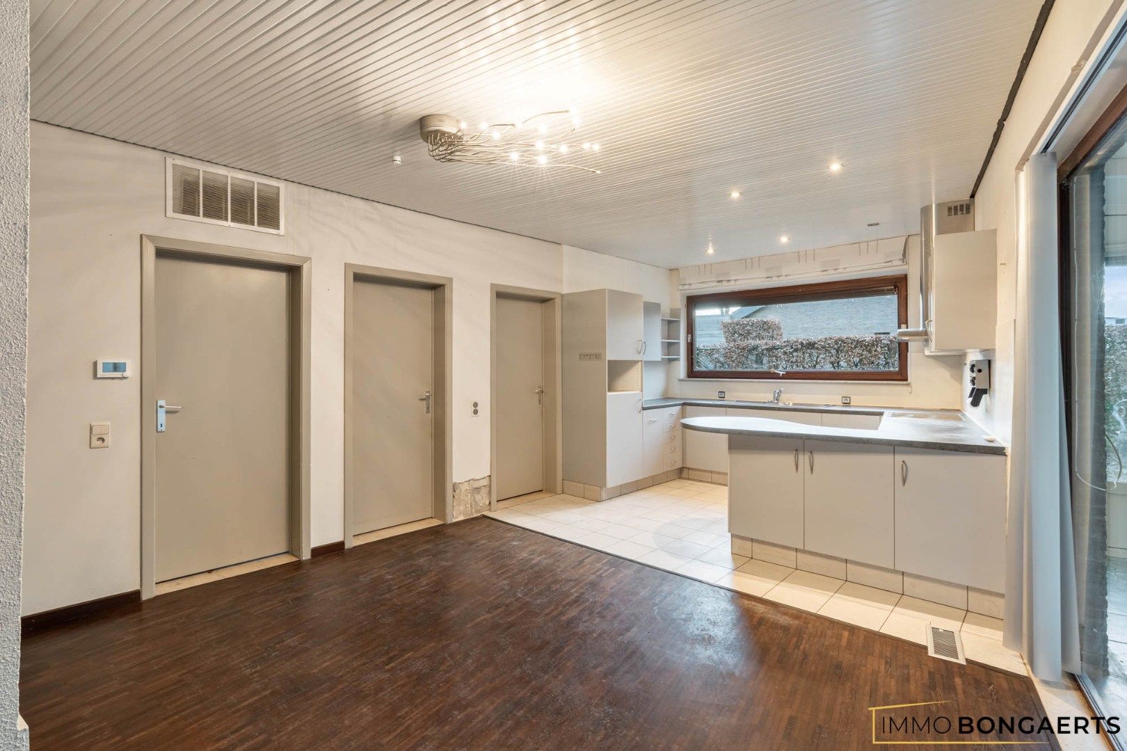 Gelijkvloerse woning met polyvalent bijgebouw foto 6