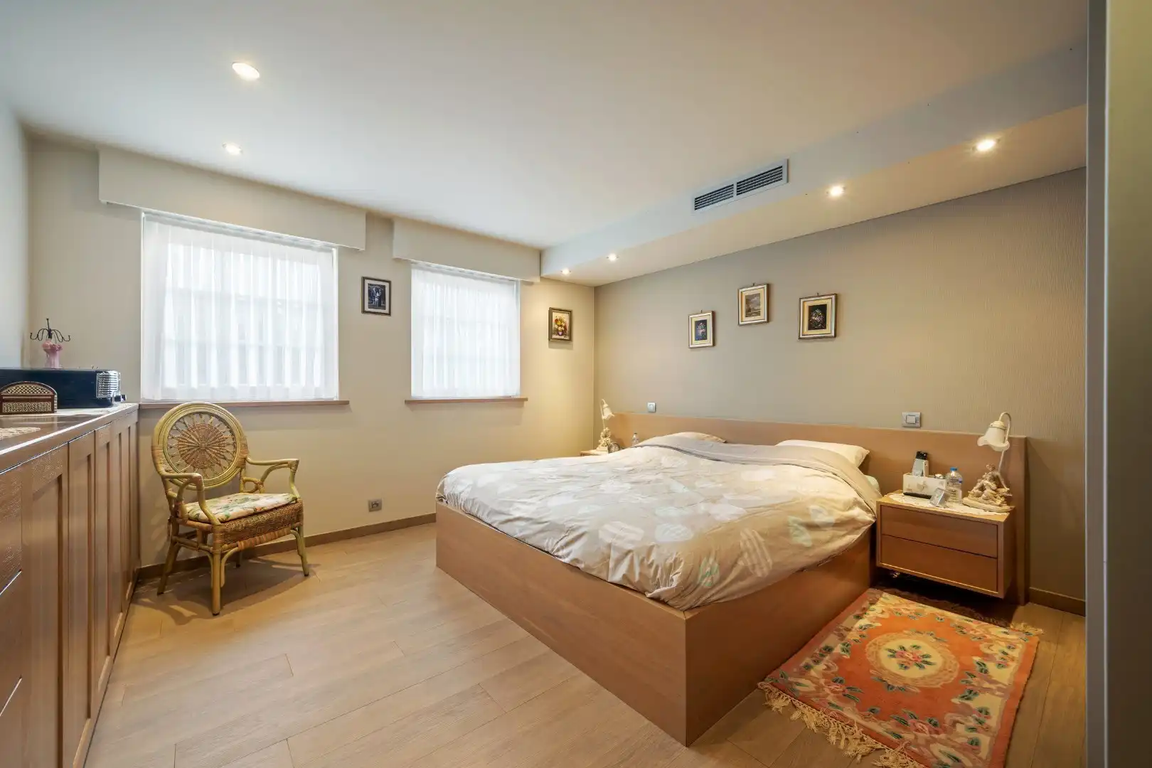 Recente halfopen woning met 3 slaapkamers, lift, garage en tuin op topligging in Ieper foto 17