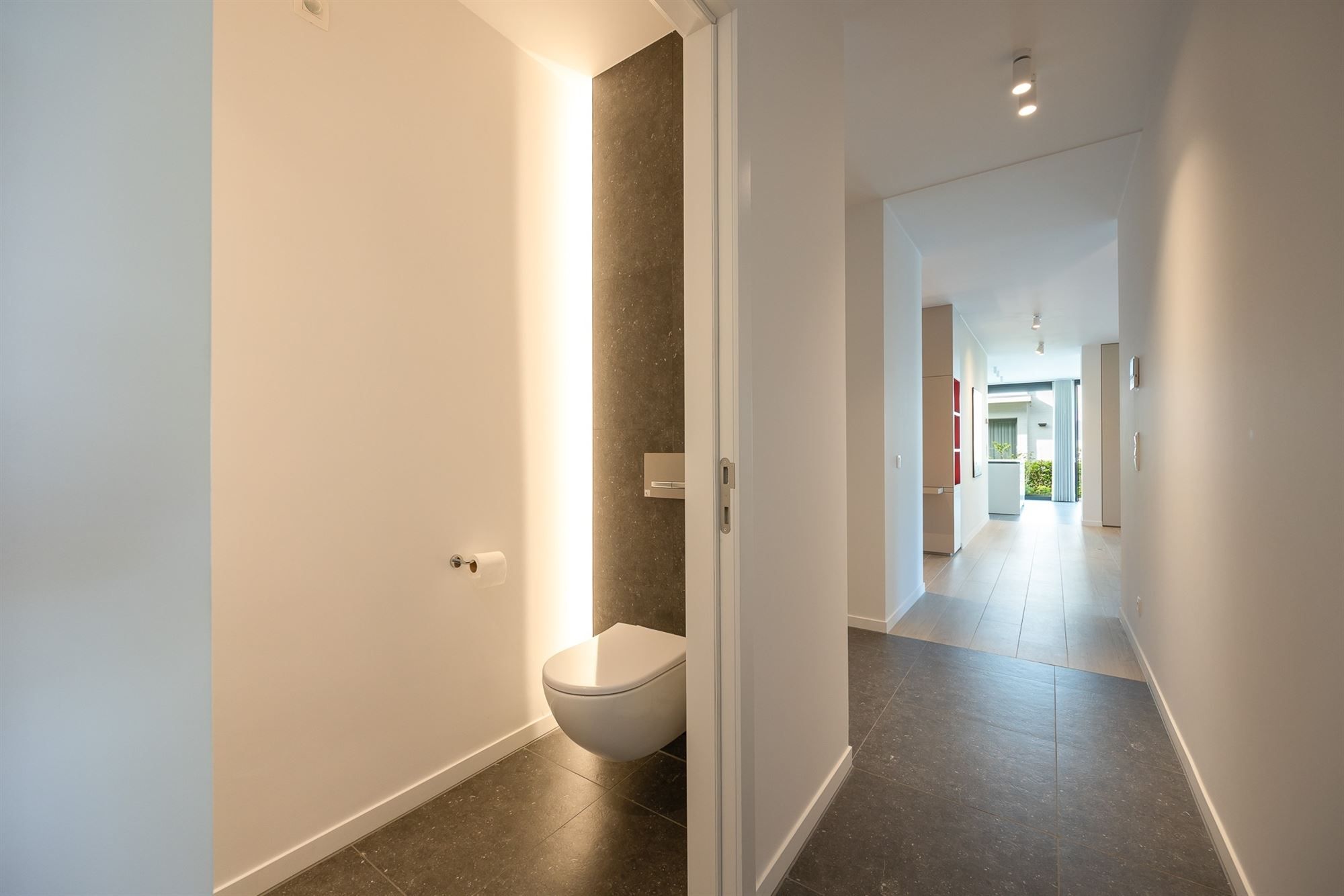 Lichtrijk en luxueus appartement met omvattende tuin foto 19