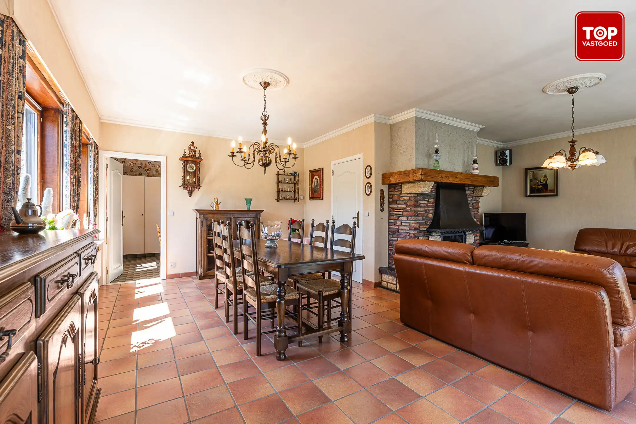 Op te frissen bungalow met 3 ruime slaapkamers en een zonnige tuin van circa 500 m² foto 6