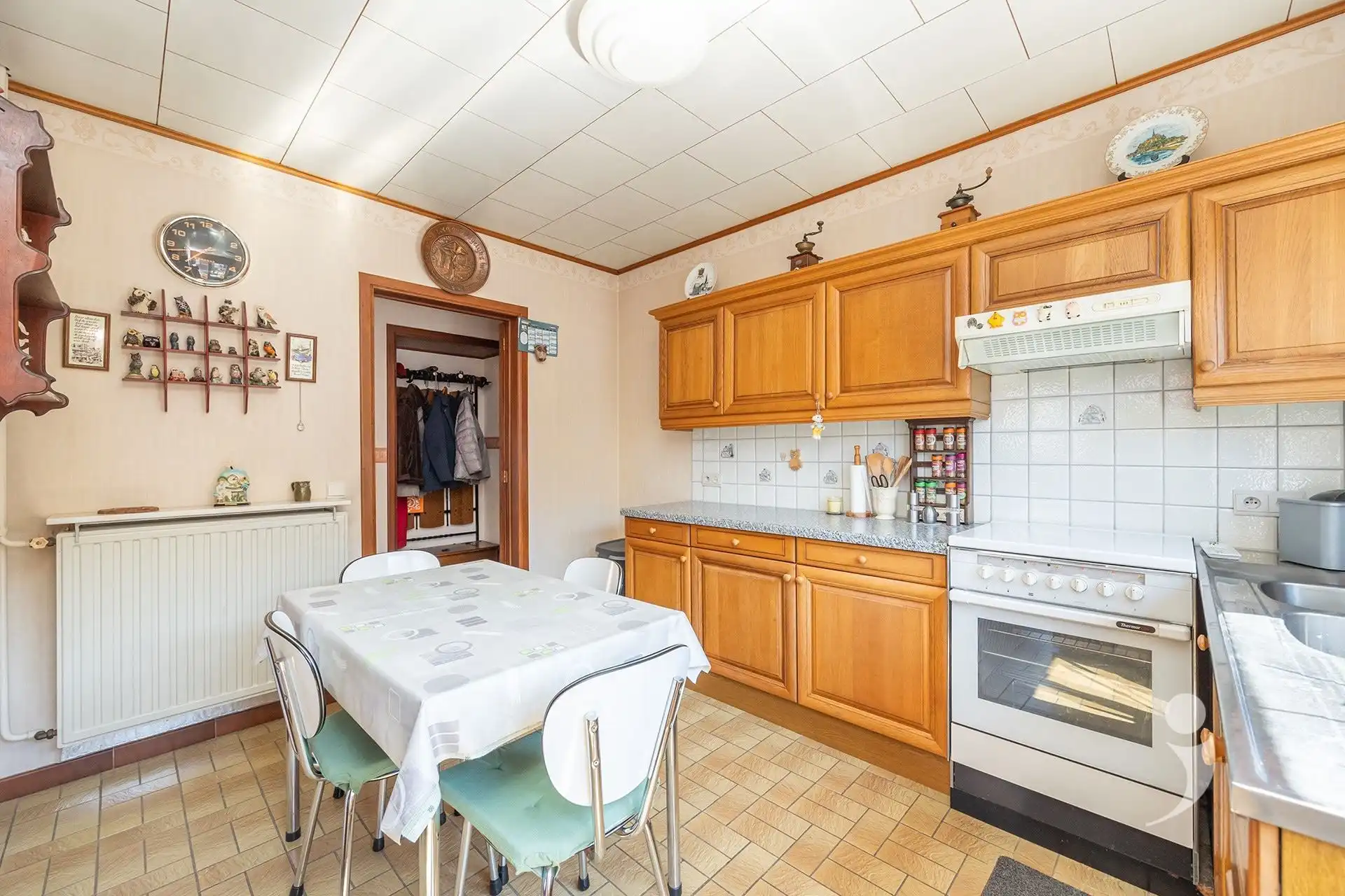 Te renoveren alleenstaande woning met zuidgerichte tuin en weids uitzicht foto 6