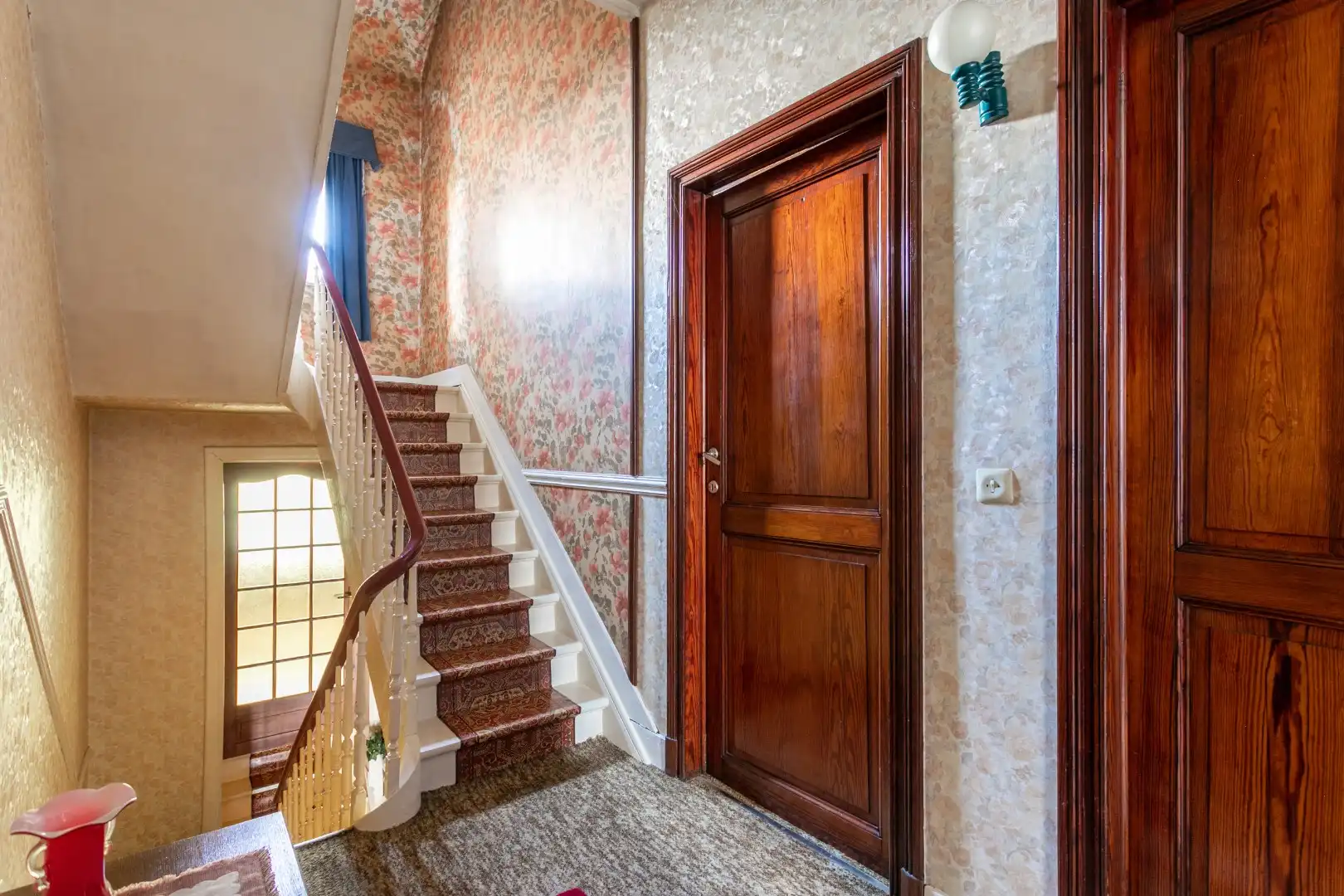 Te renoveren, karaktervolle woning met tal van mogelijkheden en tuin foto 9