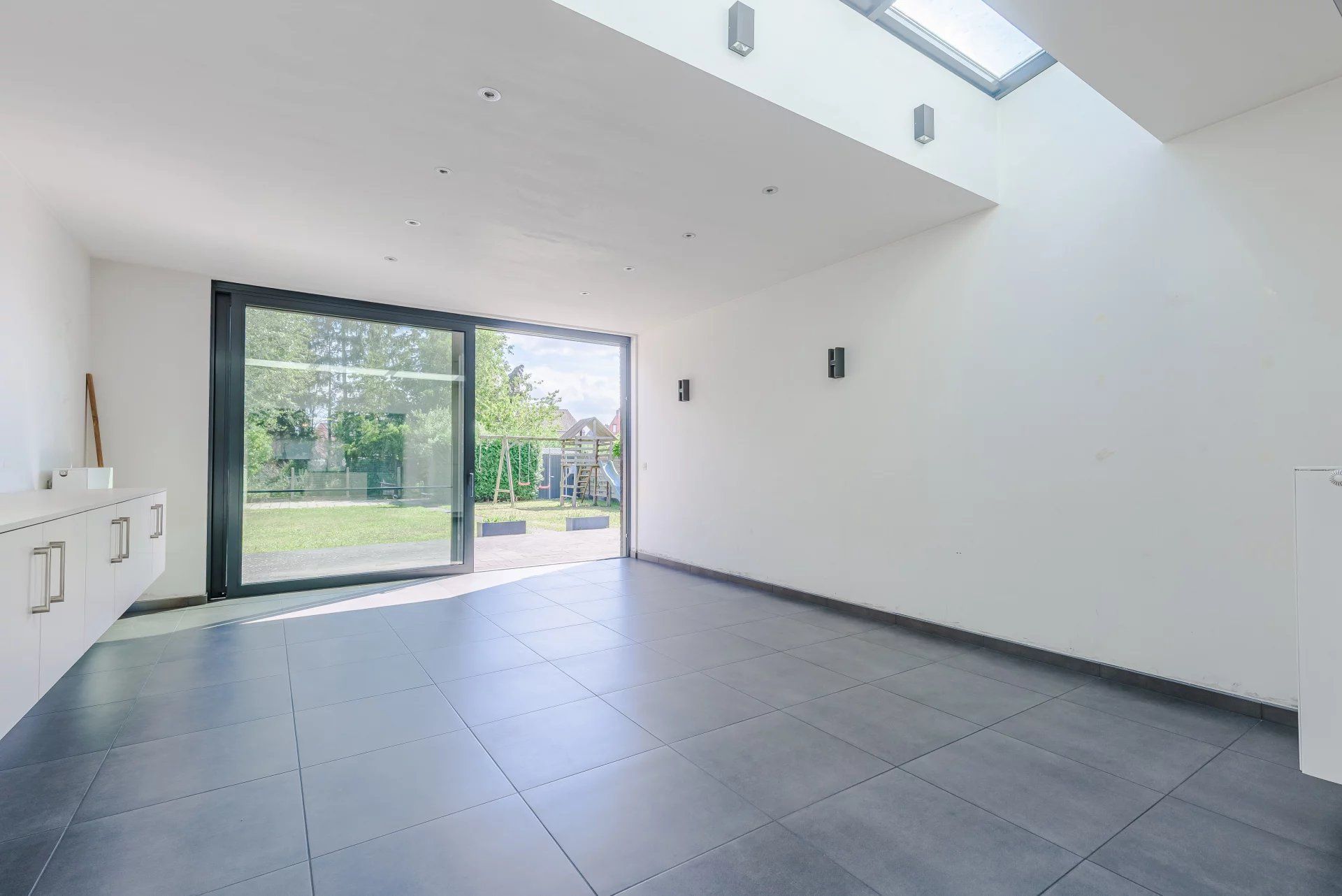Moderne instapklare woning met 3 slaapkamers op mooi perceel. foto 17