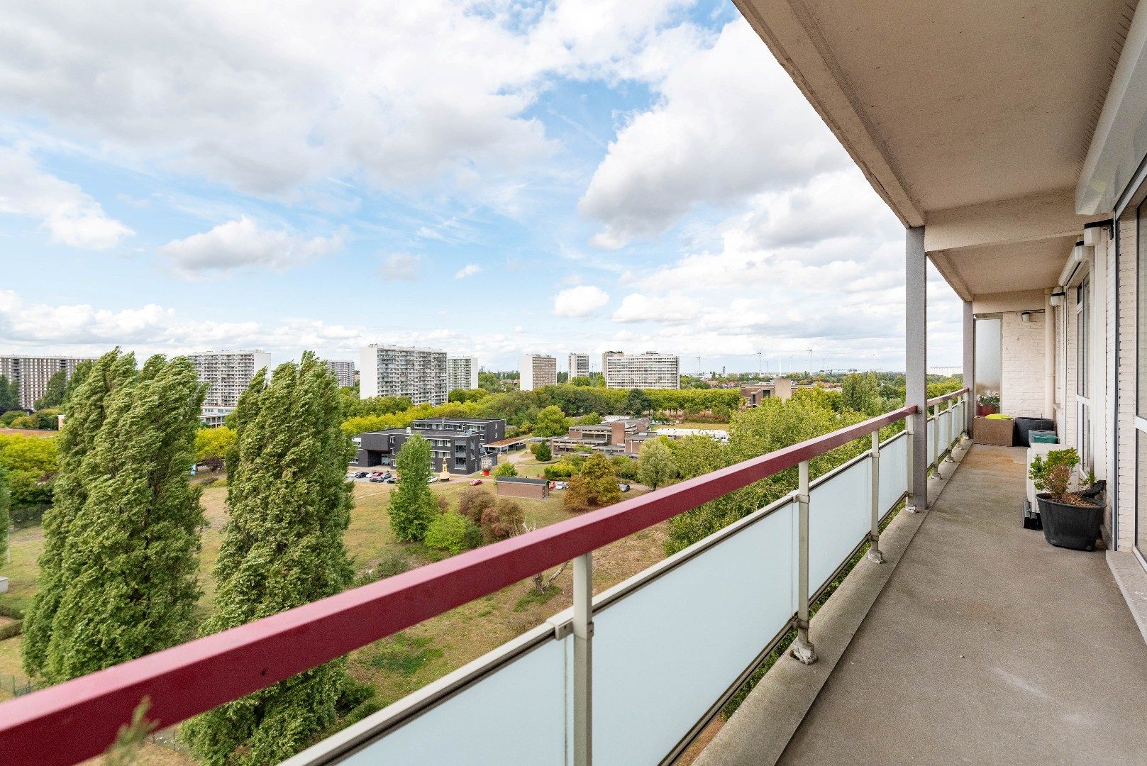 Ruim appartement met terras foto 19
