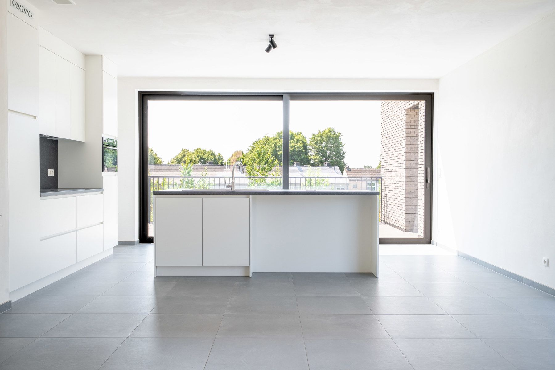 Prachtige nieuwbouwwoning in heel rustige straat te koop! foto 4